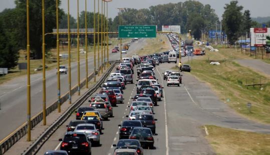 Colapso en las rutas: la mayoría regresó un día antes por posibles chaparrones en la costa | Actualidad