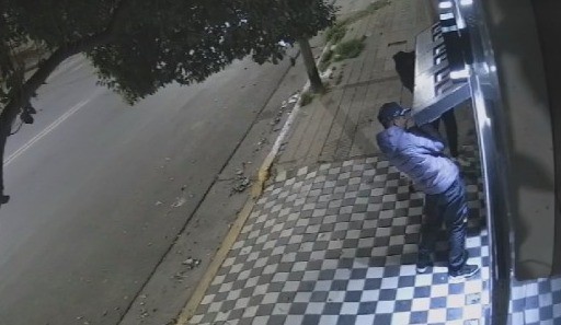 Impunidad total: robaron un auto de una cochera en Córdoba, no lo pudieron arrancar y se fugaron | Córdoba