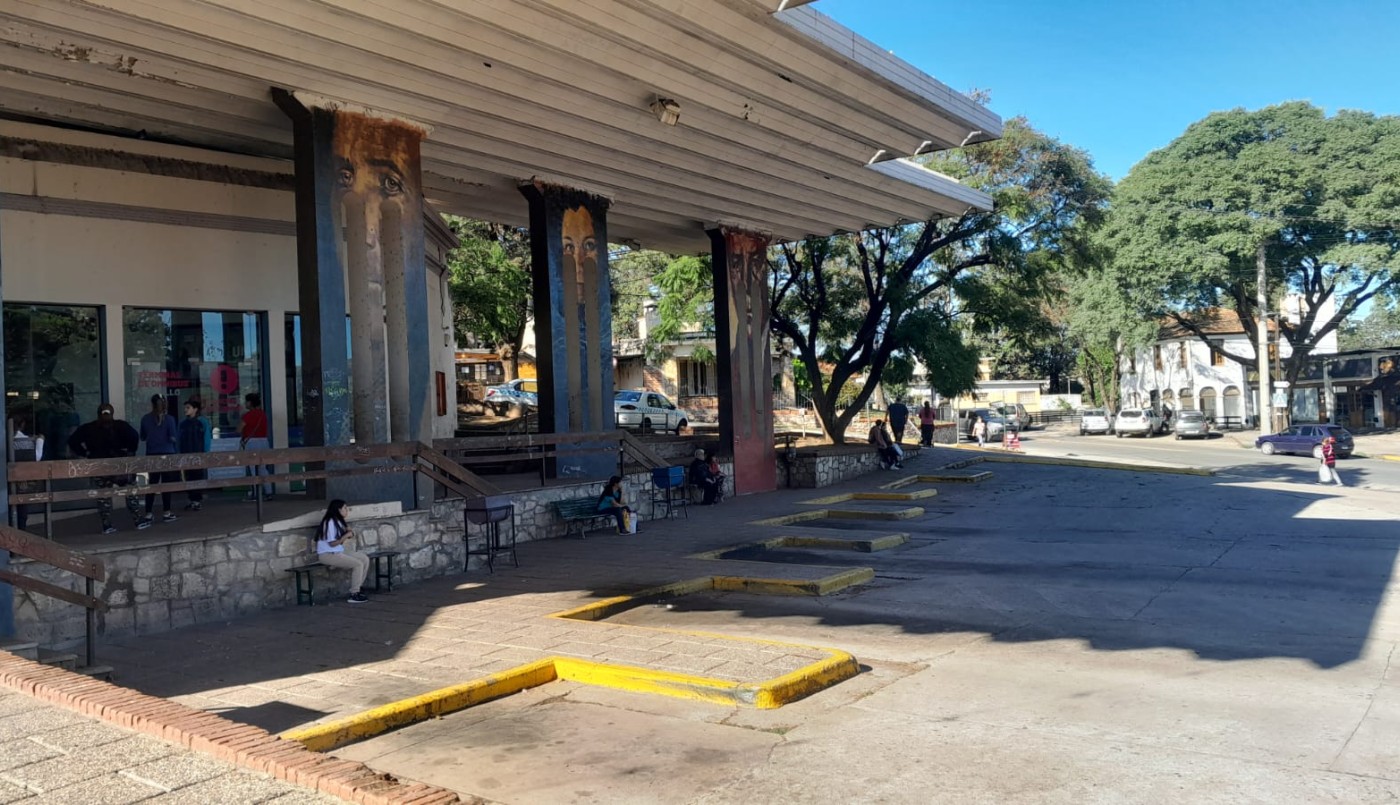 Un joven de 18 años sufrió una brutal golpiza en la terminal de Unquillo | Córdoba