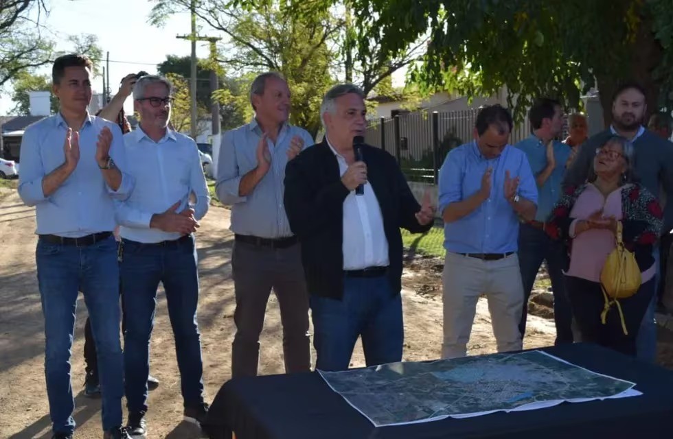 Martín Llaryora supervisa el progreso de la nueva sede de la fuerza policial antinarcotráfico en Río Cuarto | Córdoba