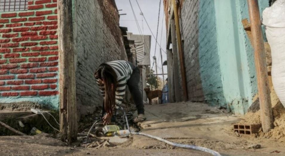 Más de 1,5 millones de personas no tienen acceso a agua, gas y cloaca, según el Indec | Actualidad