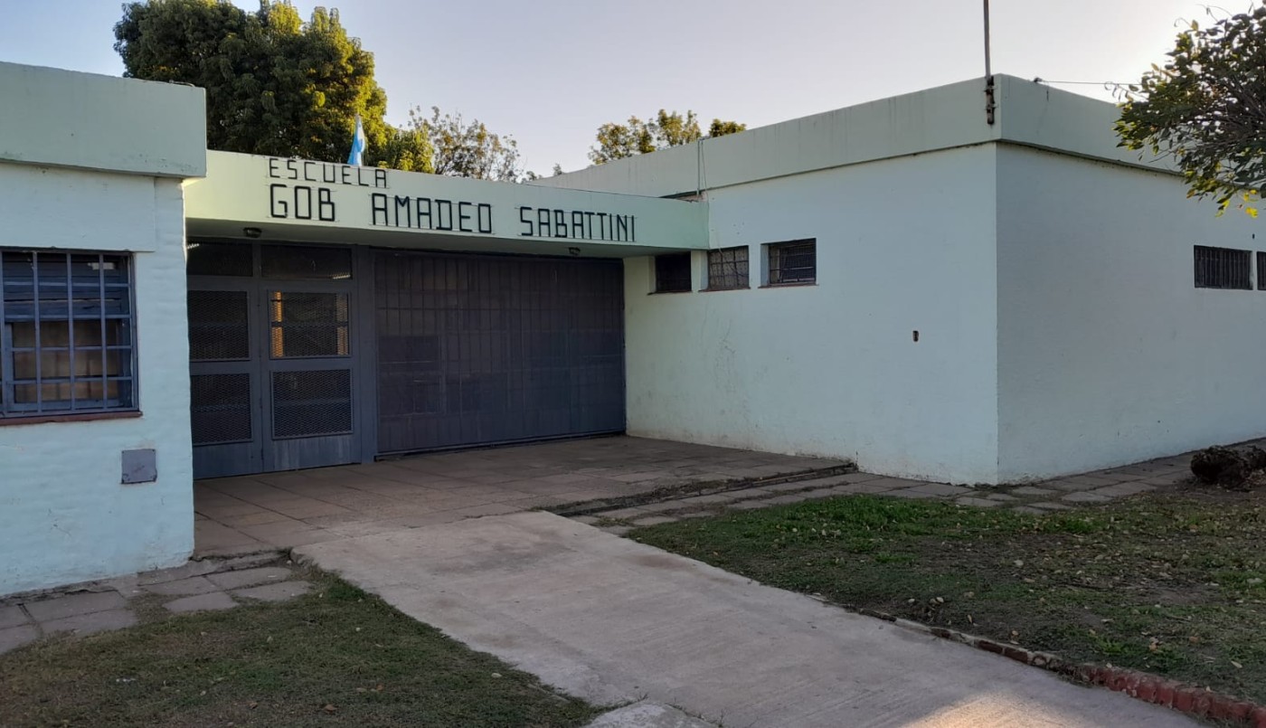 Dispararon a una cámara, entraron a un colegio y robaron: un niño de 10 años detenido | Córdoba