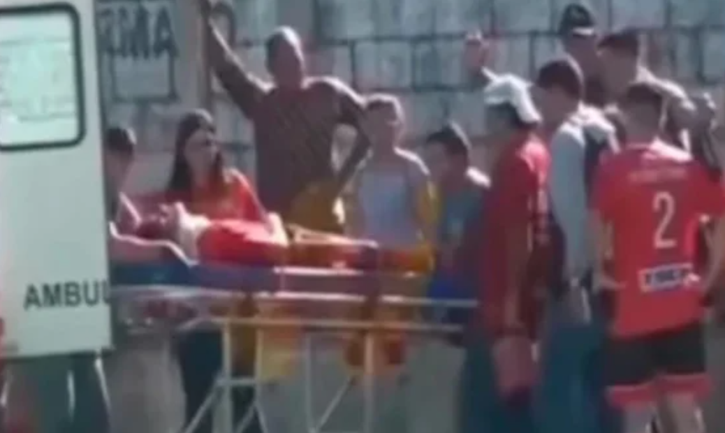 Un jugador de fútbol golpeó su cabeza contra una pared durante un partido y murió | Actualidad