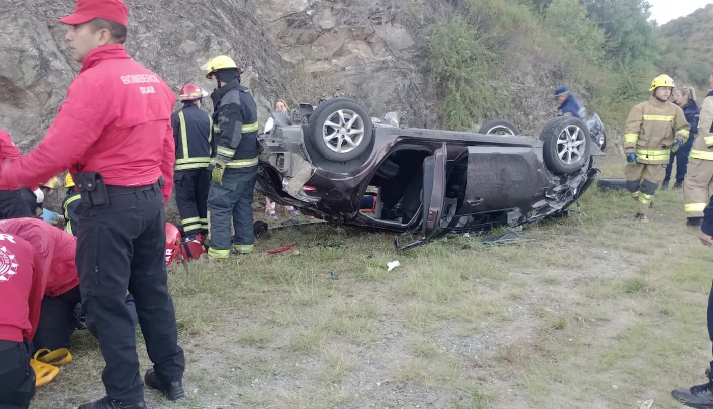 Cinco policías protagonizaron un fuerte choque en la variante Costa Azul | Córdoba