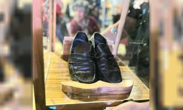 El Museo Padre Mugica, un lugar para conocer su historia y conmoverse ante sus zapatos y su pantalón manchado con sangre | Actualidad
