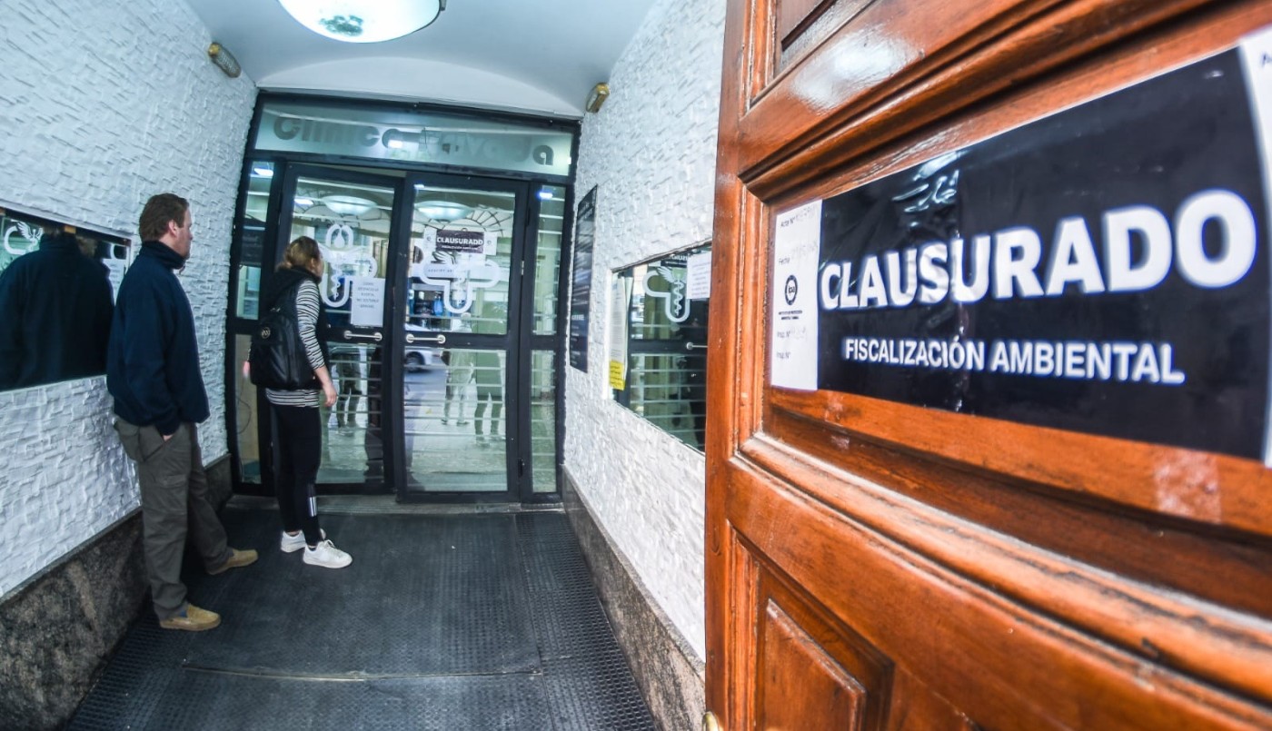 Clausuraron la clínica Chutro por arrojo de residuos patógenos en la vía pública | Córdoba