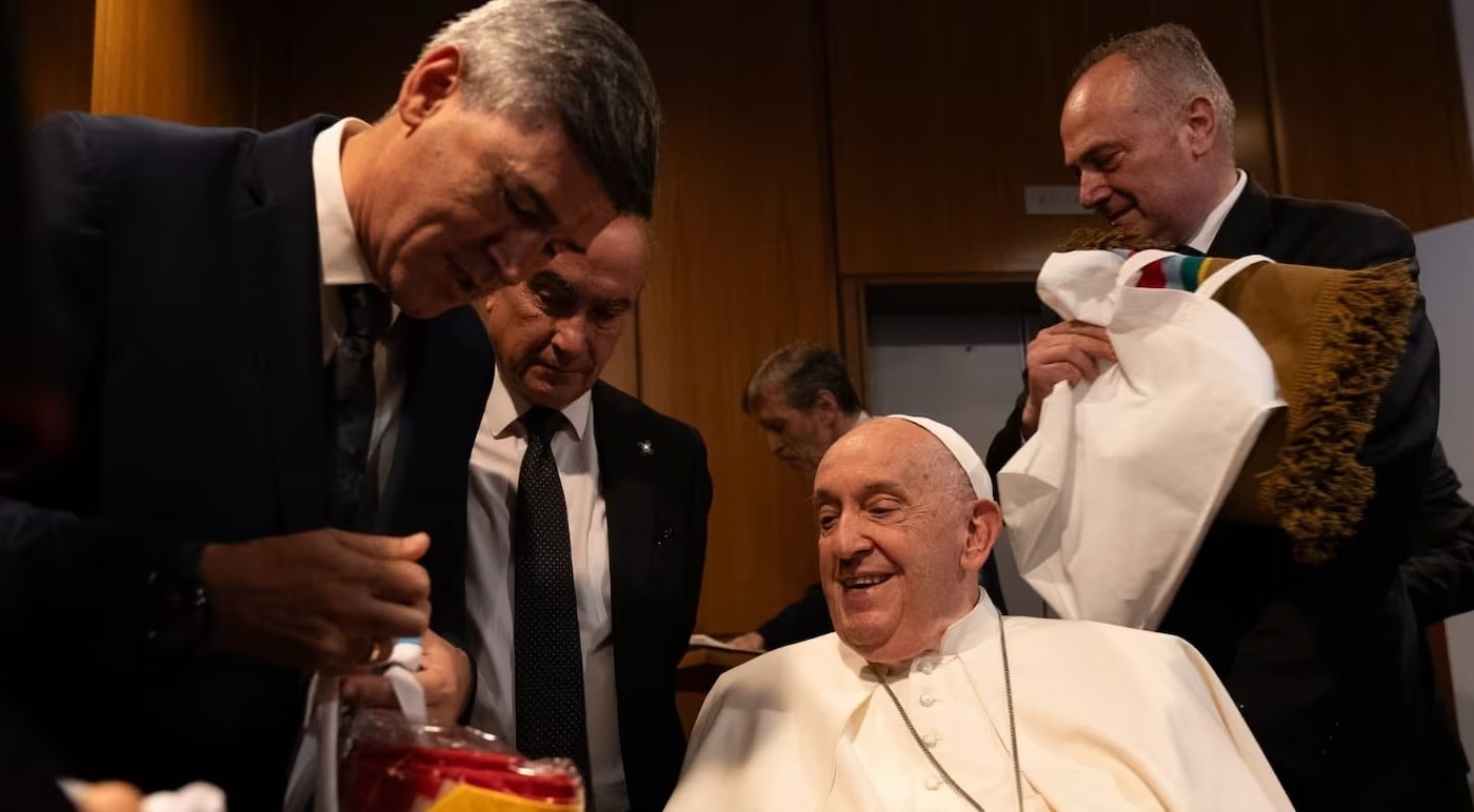 Passerini en Italia junto al Papa Francisco: ragalos e invitación a Córdoba | Córdoba