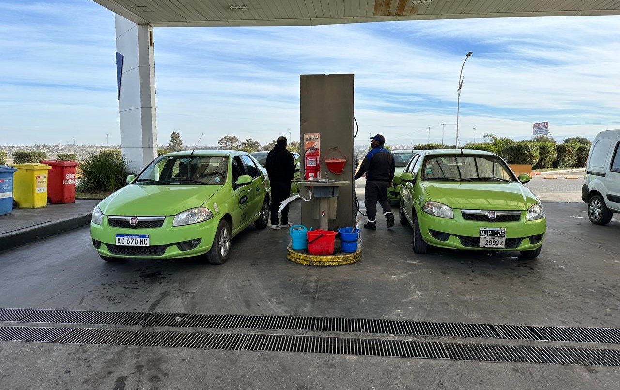 La Municipalidad y el Gobierno provincial brindan un plan de contingencia a taxistas y remiseros ante la falta de GNC | Córdoba