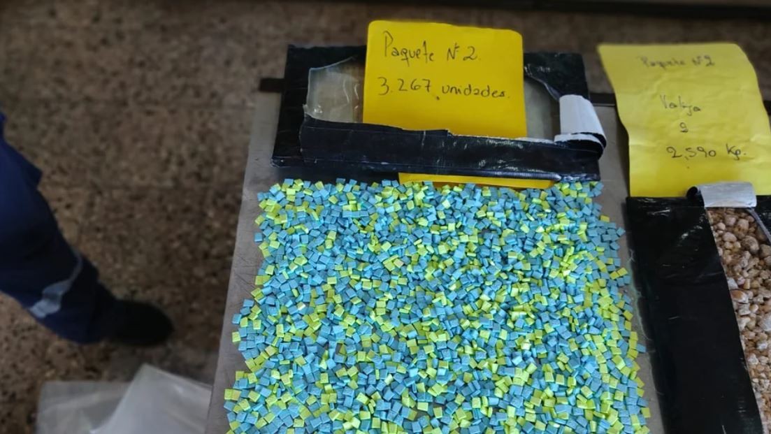 Detuvieron a una mujer dominicana cuando ingresaba crack y éxtasis al país | Actualidad