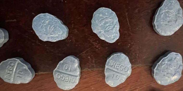 Detuvieron a una pareja que vendía drogas de diseño con la cara de Diego Maradona | Actualidad