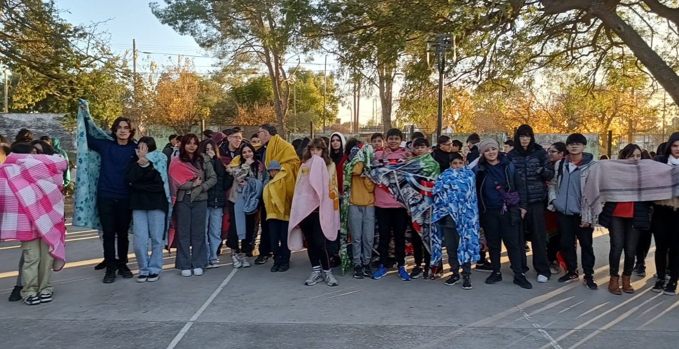 El "frazadazo”: el Ipem Perito Moreno se las ingenia para combatir el frío | Córdoba