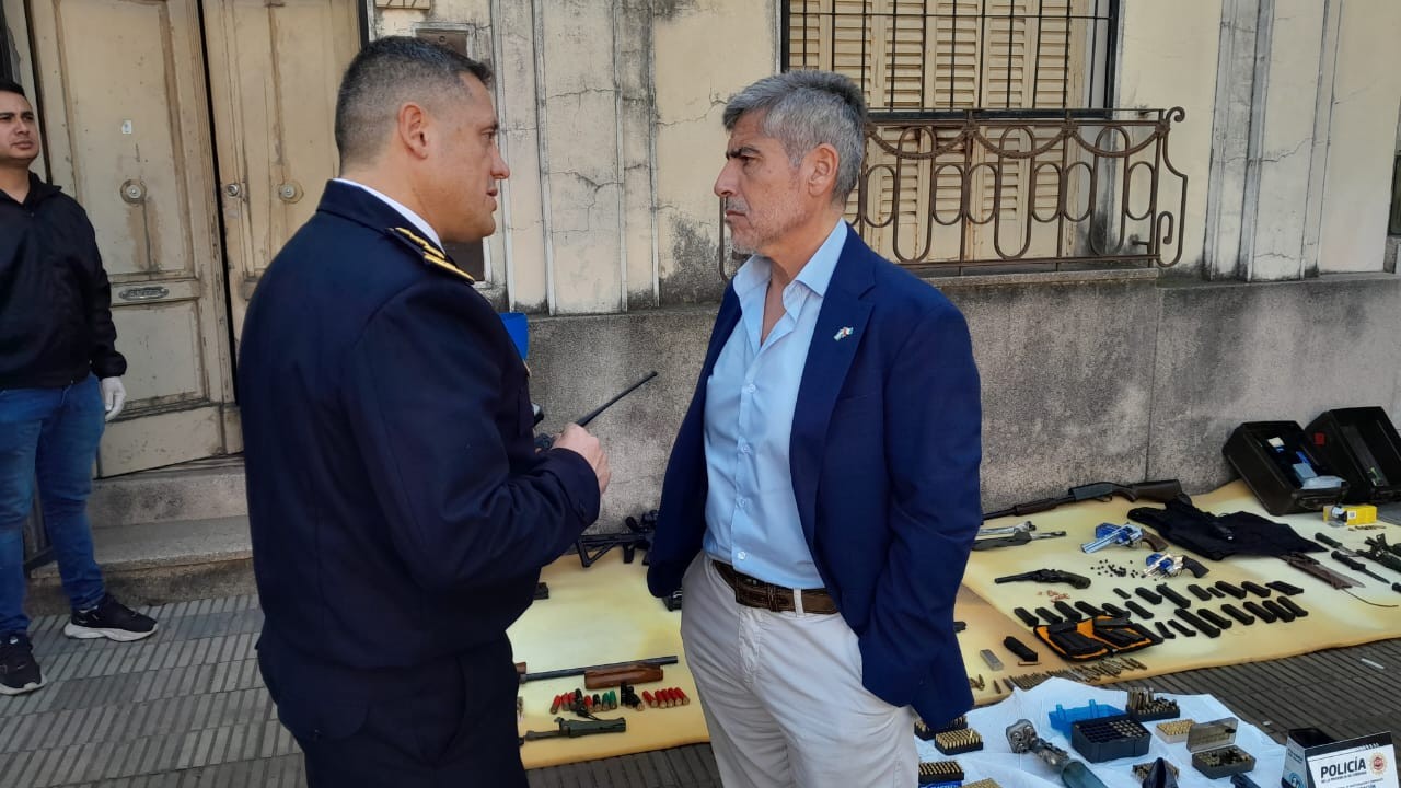 B° General Bustos: encontraron un arsenal en un operativo policial | Córdoba