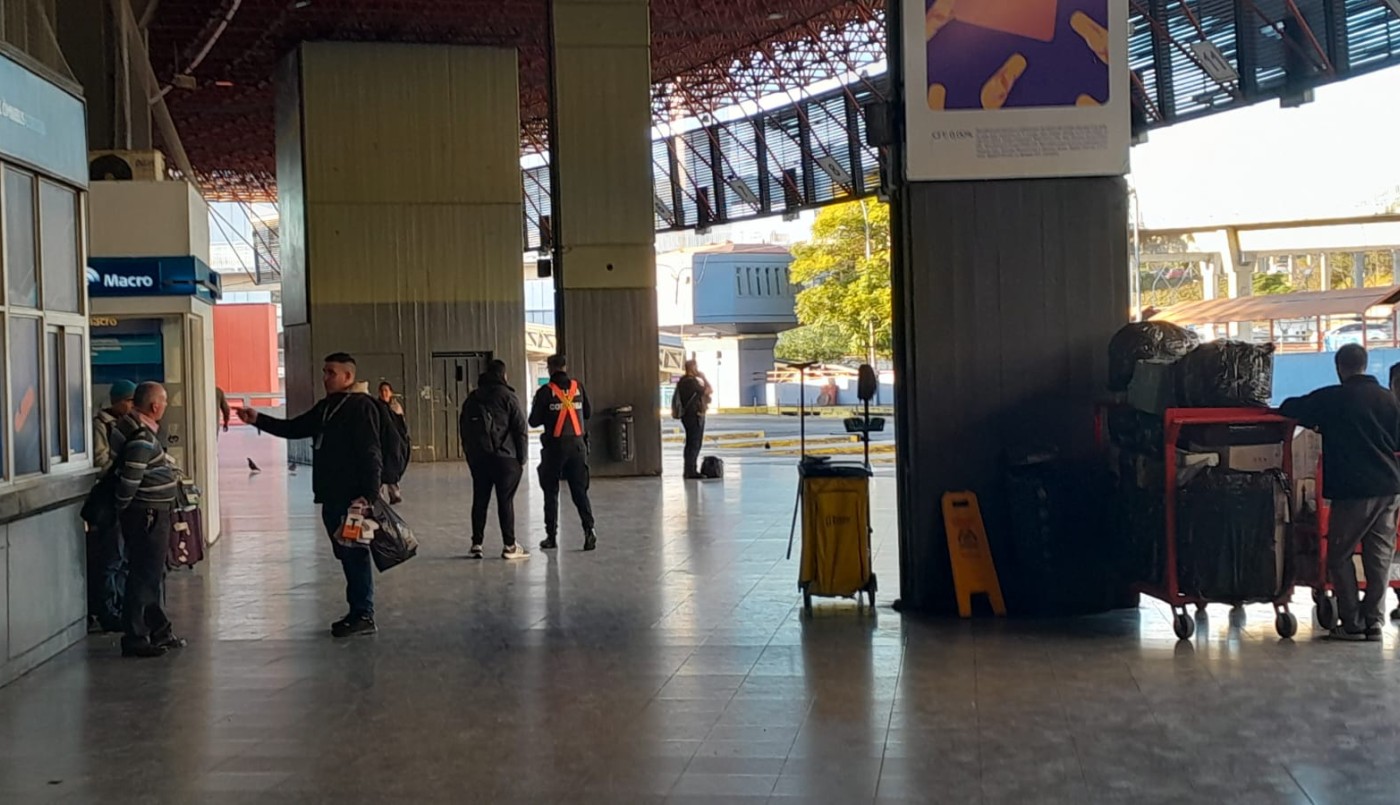 Se descompensó y murió: falleció una mujer en situación de calle que dormía en la Terminal de Ómnibus | Córdoba