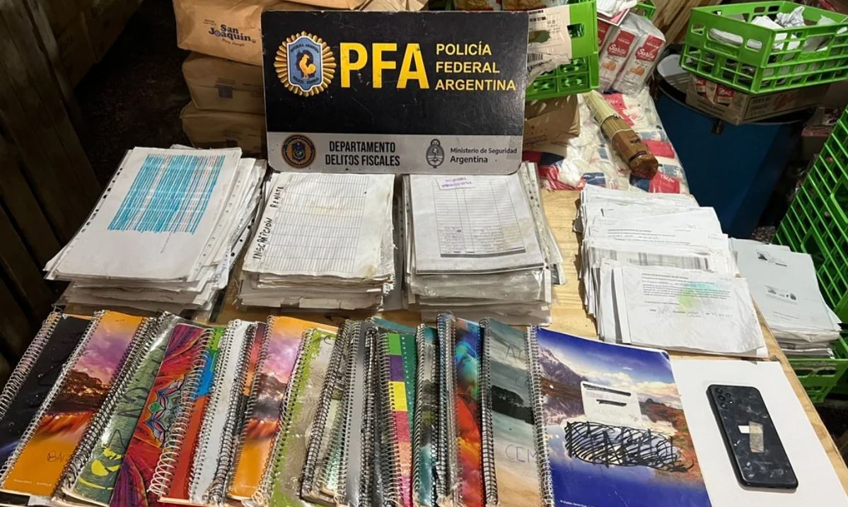 Allanaron catorce domicilios vinculados a movimientos sociales en la causa que investiga extorsión a beneficiarios | Actualidad