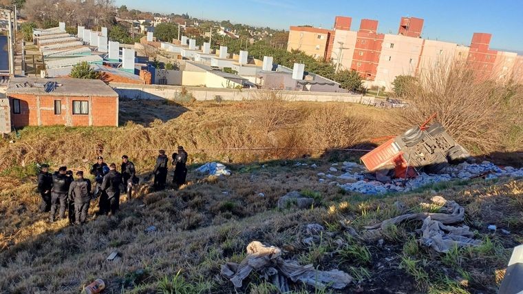 Volcó un camión con 30 mil kilos de azúcar y fue saqueado por los vecinos | Córdoba