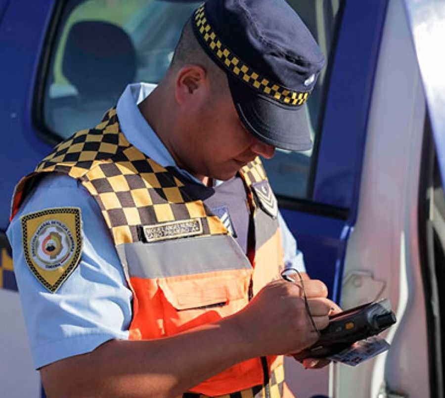 Subieron las multas en Córdoba: $861.600 por cruzar en rojo y $430.00 por estacionar mal | Córdoba