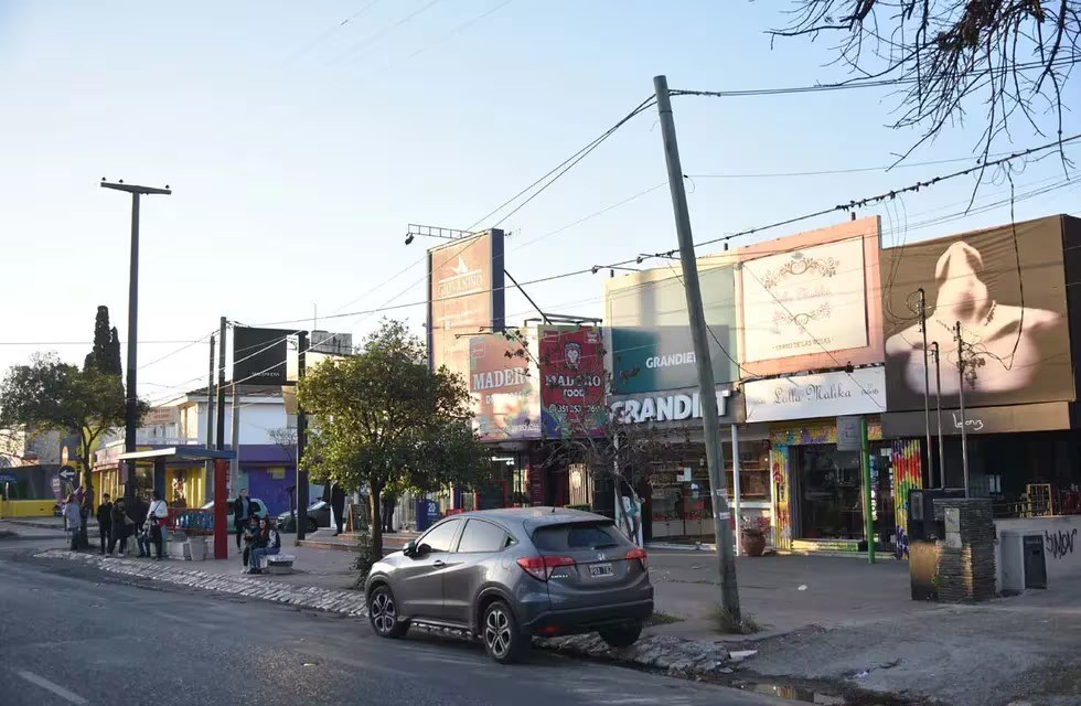 Un hombre mayor falleció en un local comercial en Avenida Rafael Nuñez: habría ingerido bebidas alcohólicas en exceso | Córdoba