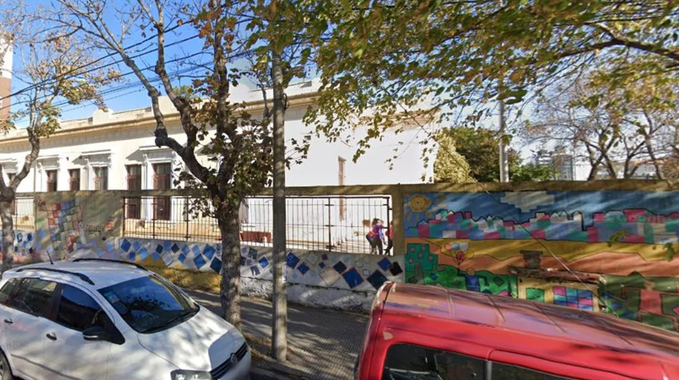 Adolescente le cortó la cara a un compañero de colegio para robarle las zapatillas | Actualidad