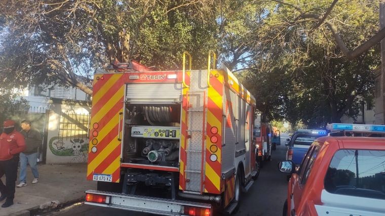 Un colchón cayó en una estufa y se incendió un departamento: la familia se salvó | Córdoba