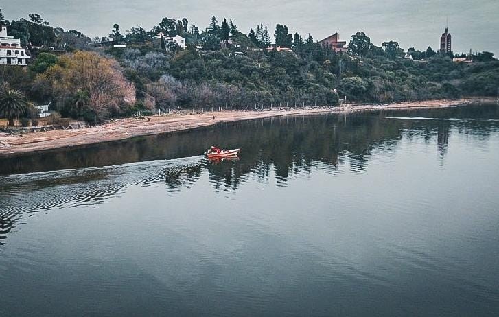 Realizan un relevamiento del relieve del fondo del lago San Roque | Córdoba