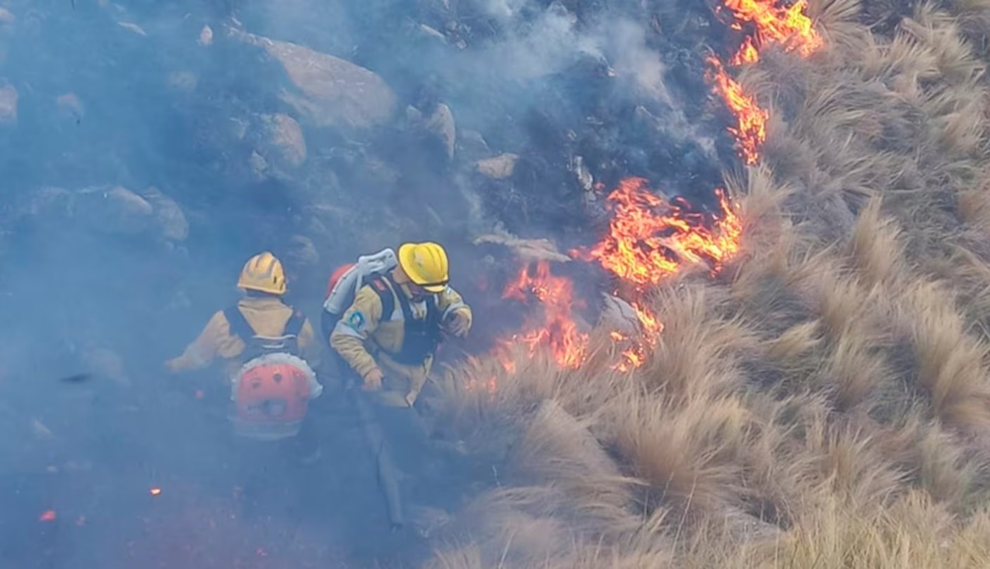 Incendios en Córdoba: ya son 3.500 hectáreas quemadas en el cerro Champaquí | Córdoba