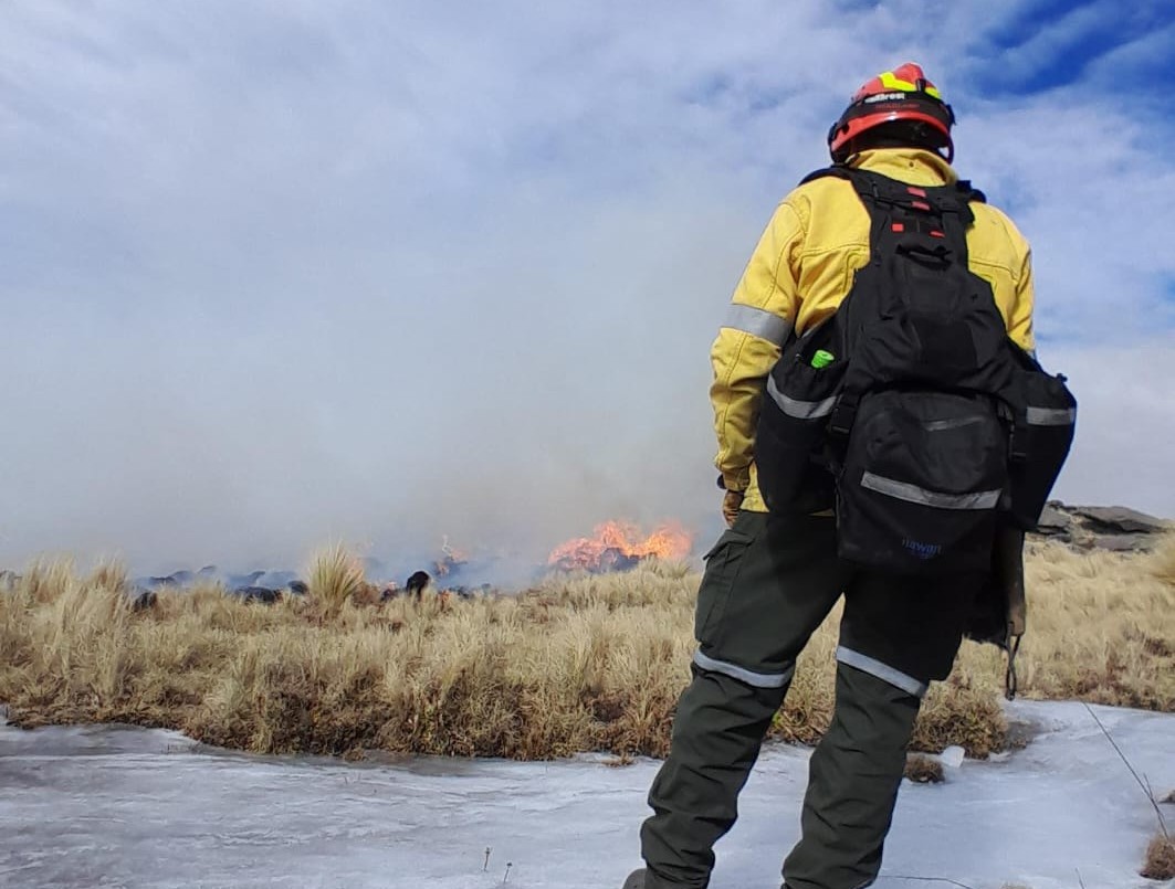 Hay tres detenidos por el incendio en el Cerro Champaquí | Córdoba