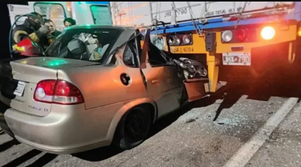 Choque fatal en Ruta 7: un hombre murió tras incrustarse debajo de un camión | Actualidad