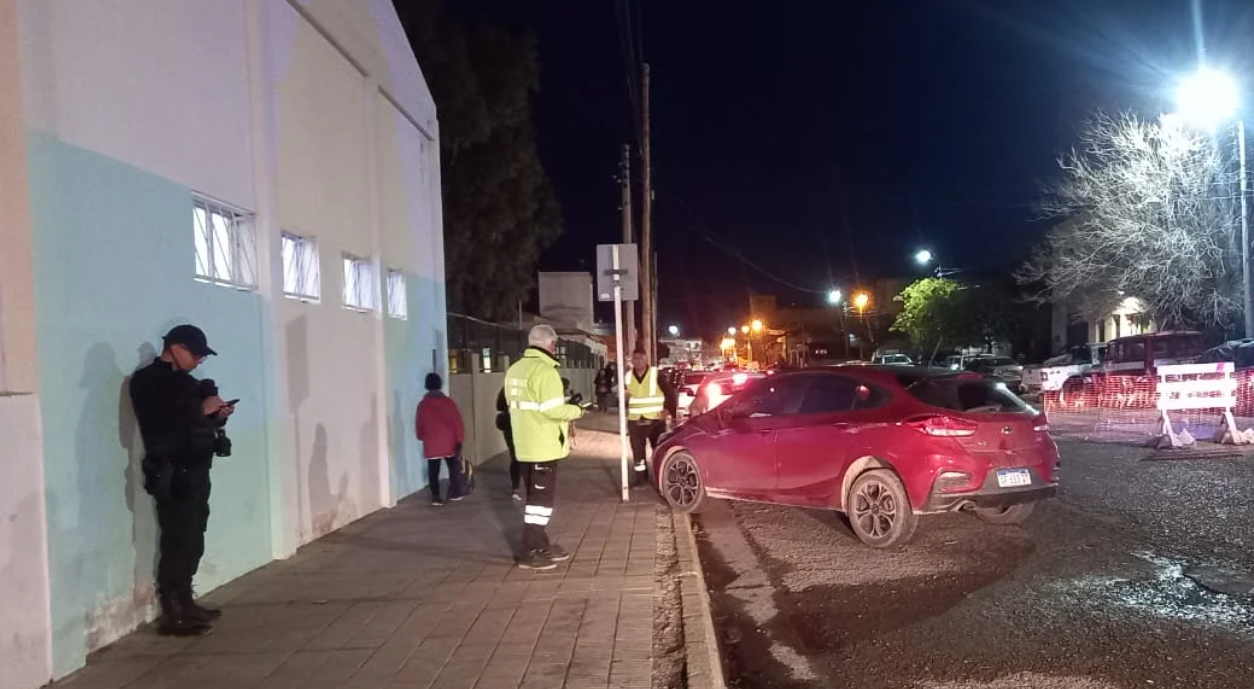 Manejaba borracho y terminó en la vereda de una escuela | Córdoba