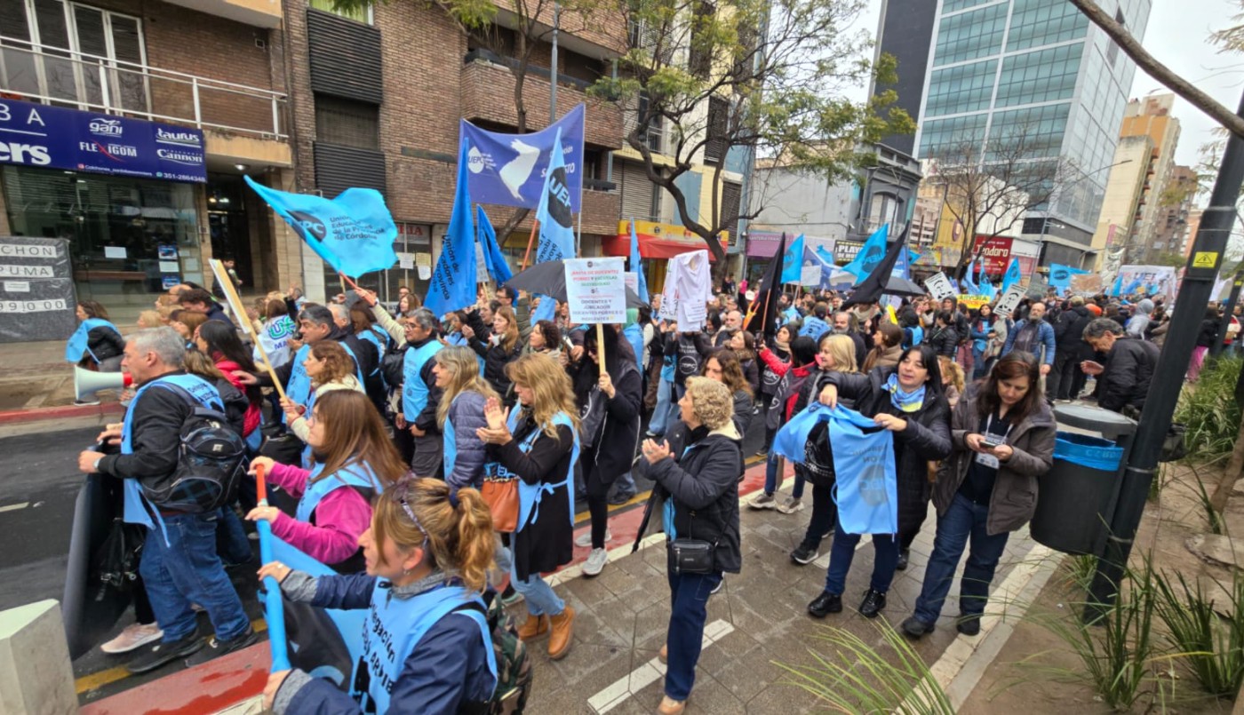 Docentes concretan el segundo día de paro y esperan una nueva oferta salarial | Córdoba