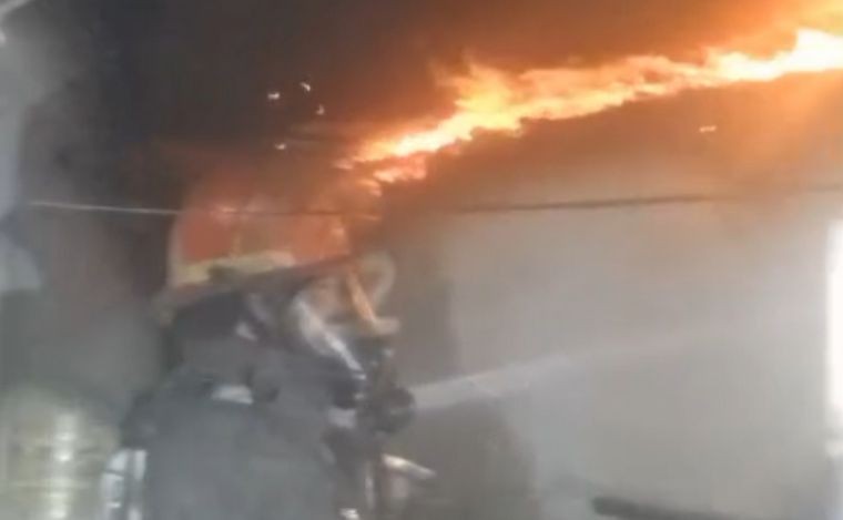 Se incendió una casa en Alto Alberdi: murió un hombre y seis resultaron heridos | Córdoba