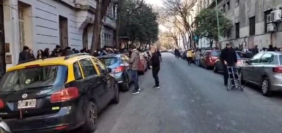 Evacuaron el colegio Mariano Acosta por un escape de gas | Actualidad