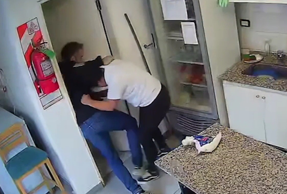 Córdoba: un ladrón golpeó y ató a dos empleadas de una cafetería para robar | Córdoba