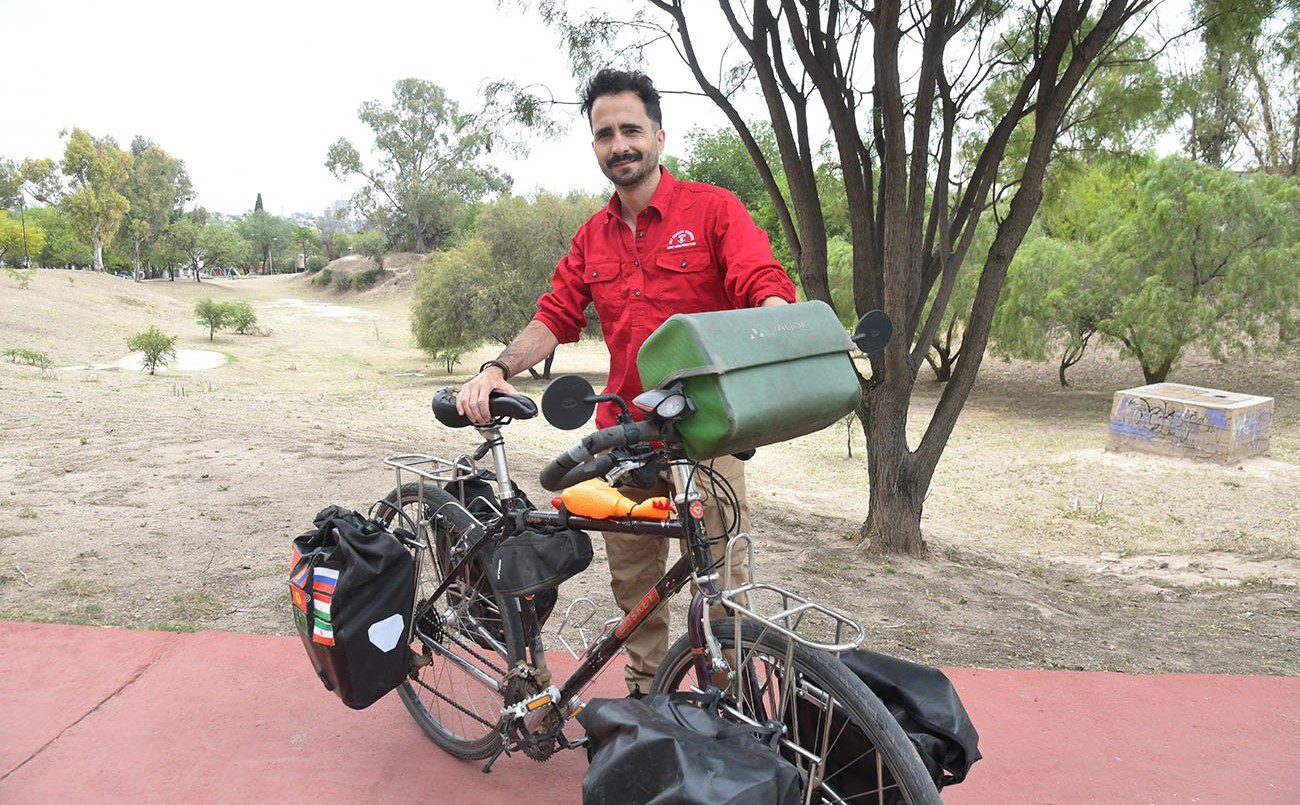 Murió Juani Betolli, el fotógrafo argentino que recorría África y Asia en bicicleta | Actualidad