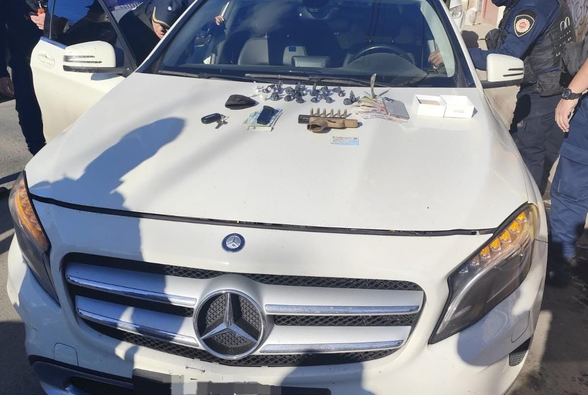 Un hombre manejaba un Mercedes Benz con cocaína, evitó un control y le disparó a la Policía | Córdoba