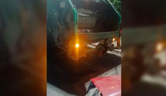 Chocó a un camión de residuos y tuvieron que amputarle una pierna al recolector | Actualidad