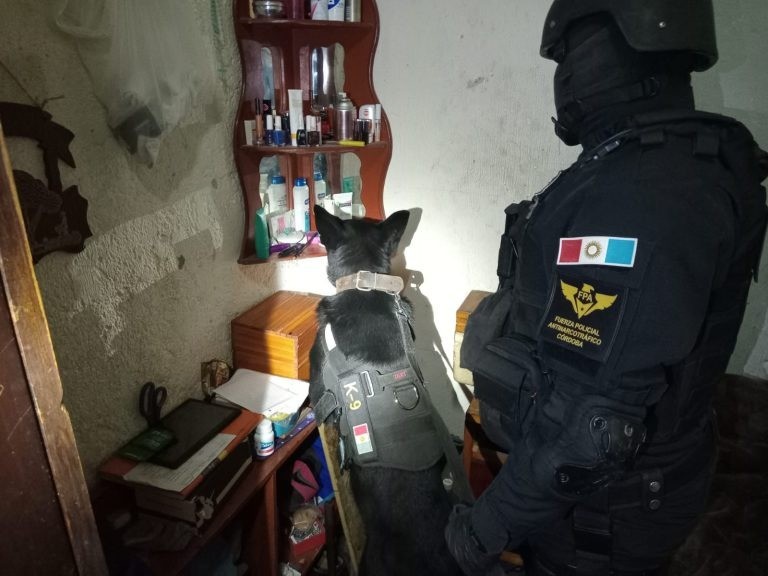 Detuvieron a una familia por venta de cocaína en barrio Villa Revol | Córdoba