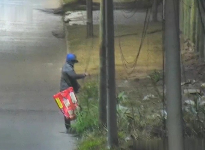 Detuvieron a un hombre por robar cables del alumbrado público en Córdoba | Córdoba