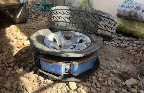 Detuvieron a tres personas tras descubrir que en los neumáticos de dos camionetas había 110 kilos de cocaína | Actualidad