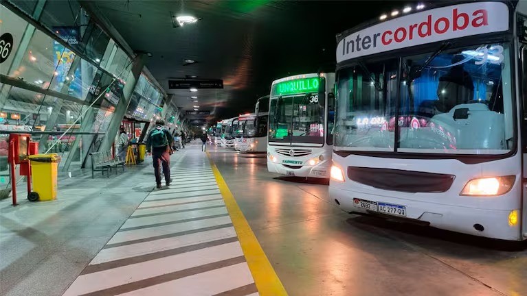 Hay acuerdo entre el Gobierno y el transporte interurbano: no habrá suspensión del Boleto Educativo Gratuito | Córdoba