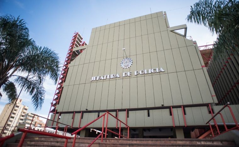 Detienen a dos policías por el escándalo de robo de celulares en Córdoba | Córdoba