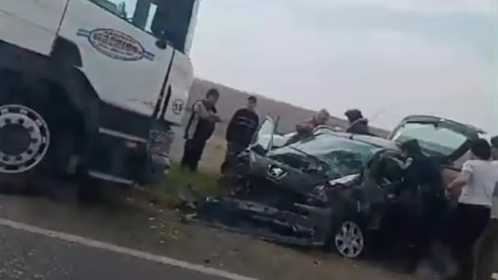 Una mujer falleció tras de frente contra un camión en el sur de Córdoba | Córdoba