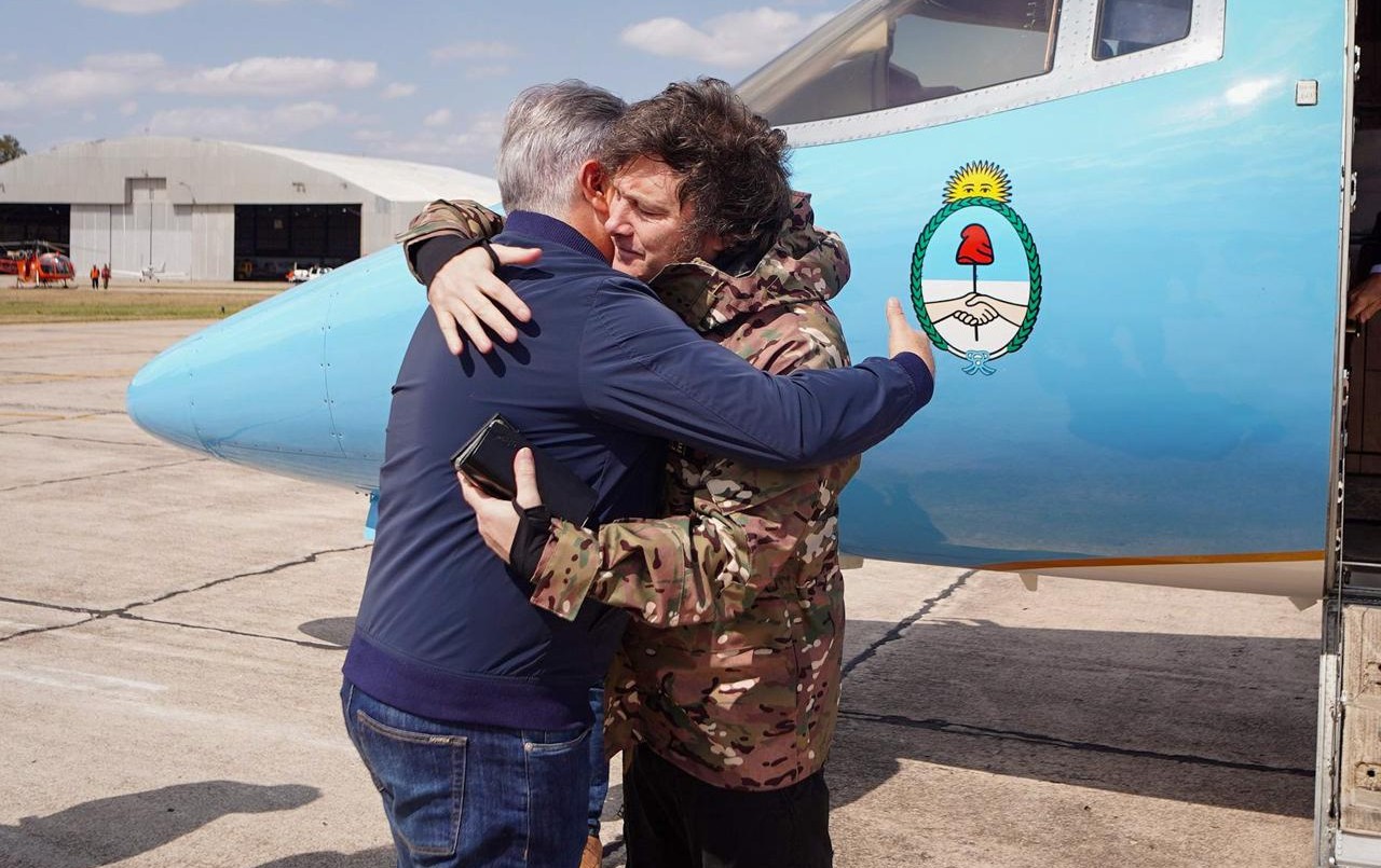 Llaryora recibió a Milei en Córdoba para recorrer las zonas afectadas por los incendios | Córdoba