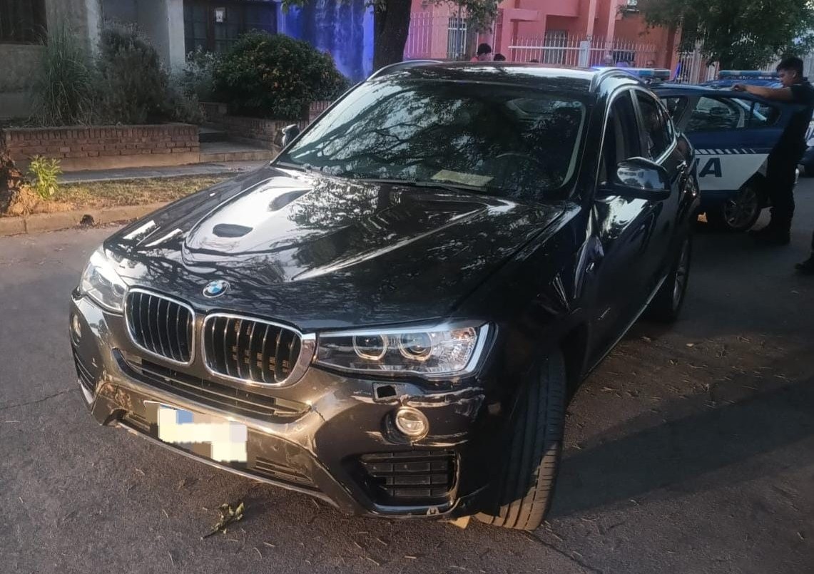 Alcoholizado, chocó su BMW contra la casa de su ex y embistió a un policía | Córdoba