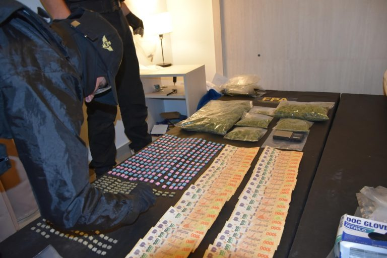 Dos detenidos en un allanamiento por posesión de drogas en barrio Güemes | Córdoba