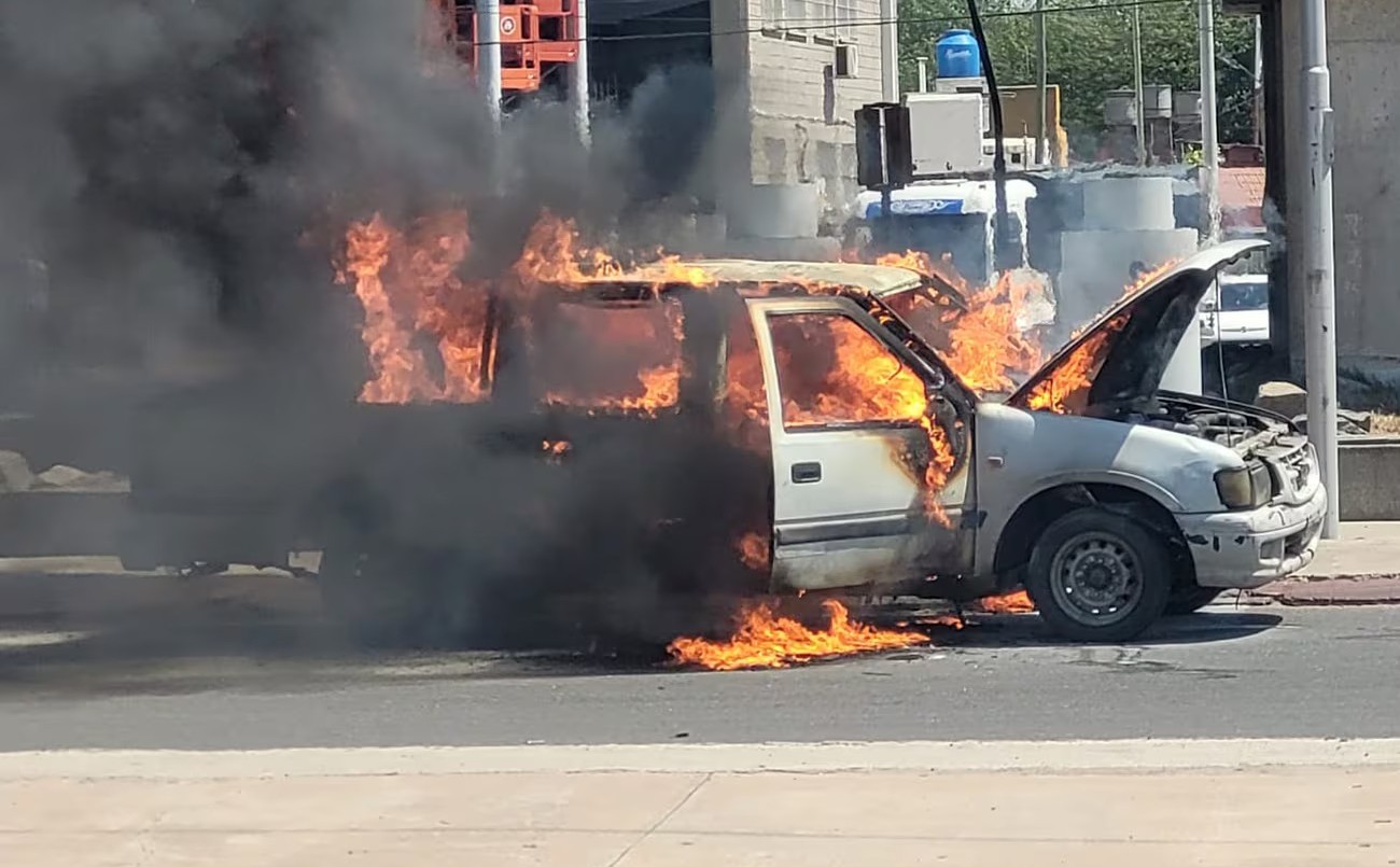 Impactante: se incendió de una camioneta en plena avenida La Voz del Interior | Córdoba