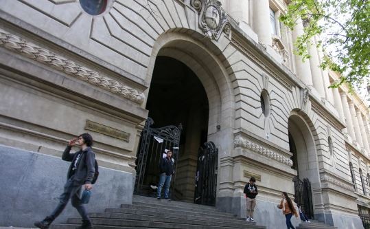 Realizan un paro docente de 96 horas en el Colegio Nacional Buenos Aires | Actualidad
