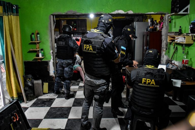 Armas, drogas y cuatro detenidos en barrio Remedios de Escalada | Córdoba
