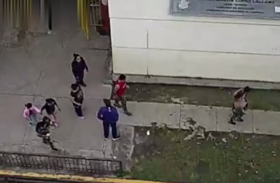 Familiares atacaron a golpes a docentes y directivos de una escuela en la zona este de la ciudad de Córdoba | Córdoba