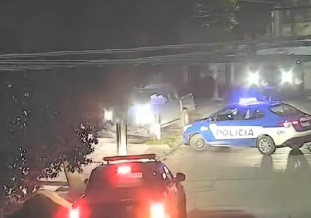 Córdoba: cargó nafta, escapó sin pagar, chocó contra una casa y fue detenido tras una persecución | Córdoba