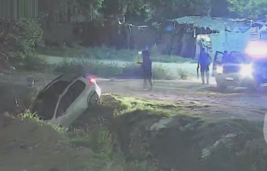Video: saltaron de un auto en movimiento para escapar de la policía en Quebrada de las Rosas | Córdoba